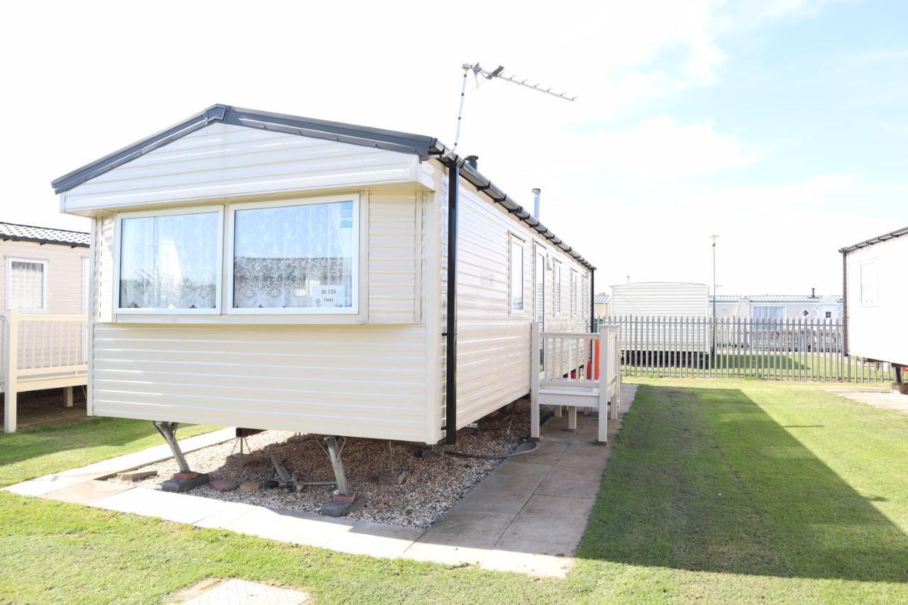 Coastfields Holiday Village Инголдмелс Экстерьер фото